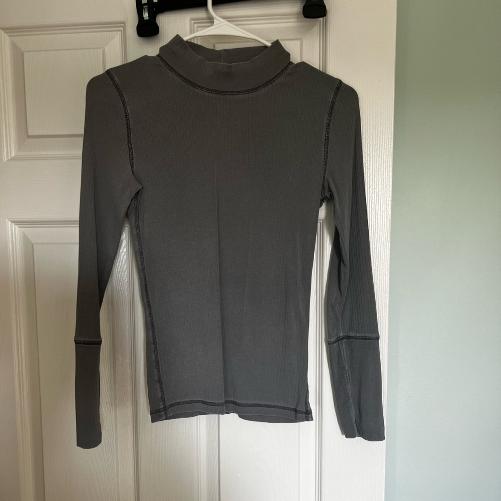 FREE PEOPLE gray basic top - Picture 3 of 4